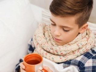Сколько держится температура при гриппе: острый процесс у взрослых и детей, продолжительность по дням, как долго сохраняется и почему не сбивается
