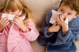 Капли от насморка для детей: эффективные средства для носа с рождения, от года, от 3 лет, лучшие препараты для лечения затяжного насморка, с антибиотиком
