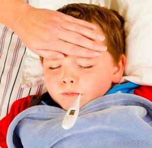 Обтирание уксусом при температуре: можно ли сбить лихорадку таким способом, до каких пропорций обычно разводят, последствия растираний для ребенка и взрослого