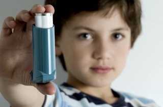Лающий кашель у ребенка: как и чем лечить, если не проходит, что дать выпить при сильном и выраженном симптоме, как остановить по ночам и утром, ингаляции