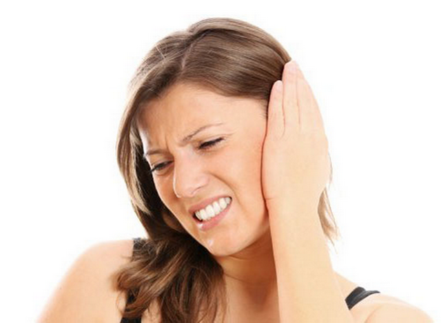 Заложило ухо при насморке: почему так происходит, как снять симптом, чем лечить, обзор отзывов, опасность отита, что делать, чтобы избежать осложнения
