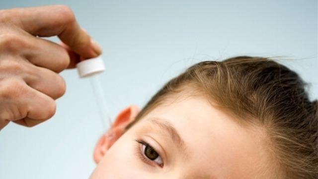 Диоксидин в ухо: инструкция по применению при отите, как и сколько капать взрослому, обзор отзывов о лечении