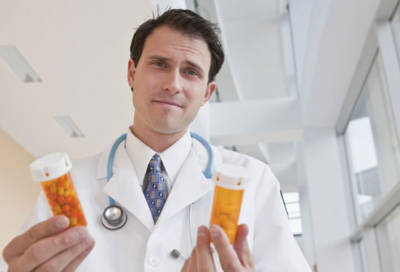 Средства от кашля: эффективные препараты для взрослых, недорогие медикаменты, что делать, если симптом не проходит, обзор отзывов о лечении