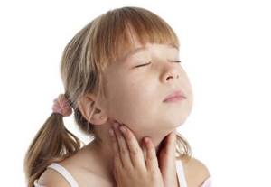 Болит горло у ребенка: что делать, чем лечить, как быстро вылечить?