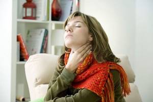 Болит горло и насморк, кашель, но нет температуры, чем лечить?