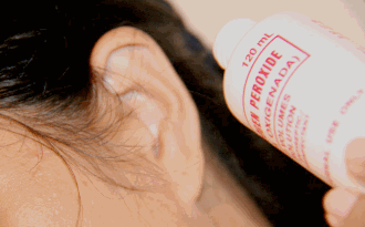 Как промыть уши перекисью водорода в домашних условиях