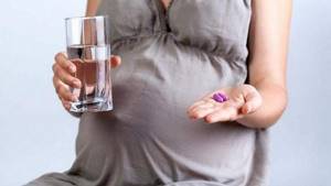 Опасен ли кашель при беременности, и как влияет на плод