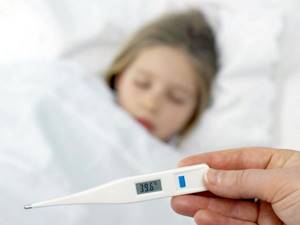 Обтирание уксусом при температуре: можно ли сбить лихорадку таким способом, до каких пропорций обычно разводят, последствия растираний для ребенка и взрослого