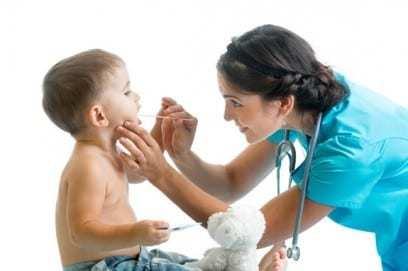 Болит горло у ребенка: что делать, чем лечить, как быстро вылечить?