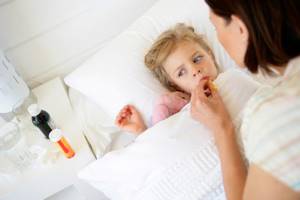 Кашель до рвоты у ребенка: что делать, чтобы остановить, причины сильных приступов днем и ночью, чем лечить, если симптом без температуры