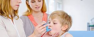 Помощь при приступе бронхиальной астмы: симптомы, алгоритм неотложных действий для купирования приступа, что делать, чтобы снять удушье у ребенка