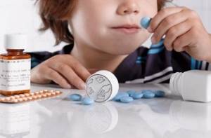 Таблетки от кашля для детей: моно ли давать, с какого возраста, инструкция по применению от сухого и влажного симптома, рассасывающиеся препараты