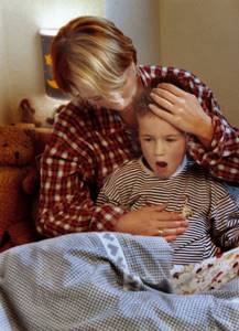 Кашель до рвоты у ребенка: что делать, чтобы остановить, причины сильных приступов днем и ночью, чем лечить, если симптом без температуры