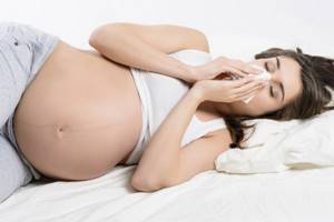 Аллергический ринит (насморк) при беременности: лечение и профилактика
