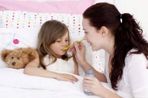 Мокрый кашель у ребенка: чем и как лечить сильный и затяжной, по ночам и утрам, у грудничка, отхаркивающие средства, народные средства